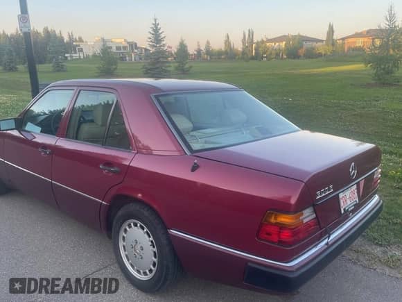 1991 Mercedes-Benz 300 E with VIN WDBEA30DXMB347030, listed as a Copart auction lot 67152445 with 138,248 mi miles and Clean title. Bid and sale history available at DreamBid. Image 3.