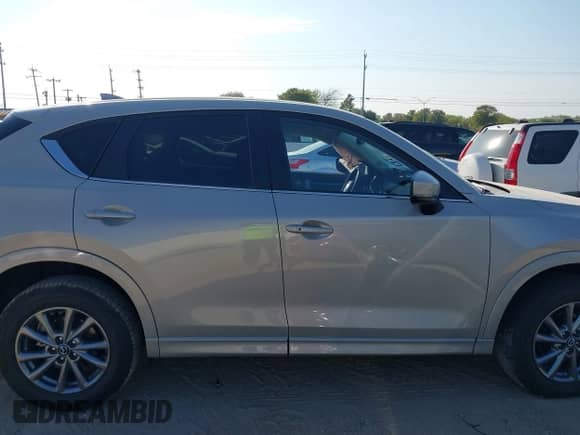 2025 Mazda CX-5 S Preferred z VIN JM3KFBCL1S0639717, wystawiony jako IAAI lot #43416760 z przebiegiem 10 149 mil mil oraz . Historia ofert i sprzedaży dostępna na DreamBid. Obrazek 13.