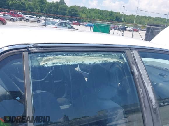 1993 Honda Accord LX z VIN JHMCB7653PC002464, wystawiony jako IAAI lot #42582131 z przebiegiem 243 918 mil mil oraz . Historia ofert i sprzedaży dostępna na DreamBid. Obrazek 13.