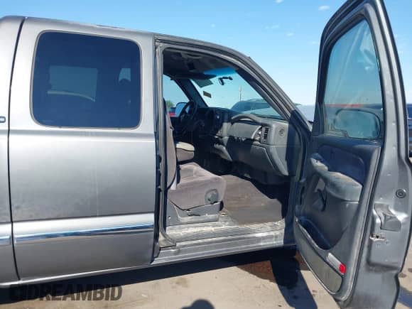 2000 GMC Sierra 1500 SLE с VIN 2GTEC19T5Y1168507, выставлен на аукционе IAAI как лот 43311131 с пробегом 262 412 миль миль и . История ставок и продаж доступна на DreamBid. Изображение 5.
