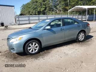 2011 Toyota Camry LE z VIN 4T1BF3EKXBU615598, wystawiony jako Copart lot #85899745 z przebiegiem 144 922 mil mil oraz Szkoda całkowita • Salvage title. Historia ofert i sprzedaży dostępna na DreamBid. Obrazek 1.