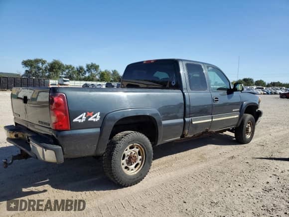 2003 Chevrolet Silverado 2500HD LT z VIN 1GCHK29U13E335712, wystawiony jako Copart lot #74421554 z przebiegiem Nie podano mil oraz Szkoda całkowita • Salvage title. Historia ofert i sprzedaży dostępna na DreamBid. Obrazek 3.