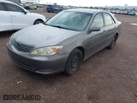 2003 Toyota Camry LE z VIN 4T1BE32K03U720501, wystawiony jako IAAI lot #43427722 z przebiegiem 286 385 mil mil oraz . Historia ofert i sprzedaży dostępna na DreamBid. Obrazek 2.