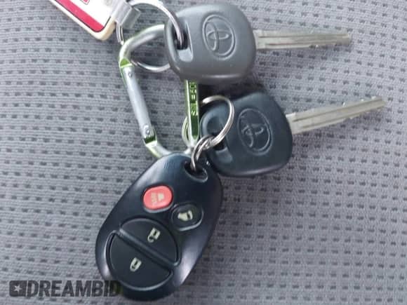 2005 Toyota Sienna LE with VIN 5TDBA23C25S031133, listed as a IAAI auction lot 43395031 with Not provided miles and . Bid and sale history available at DreamBid. Image 11.