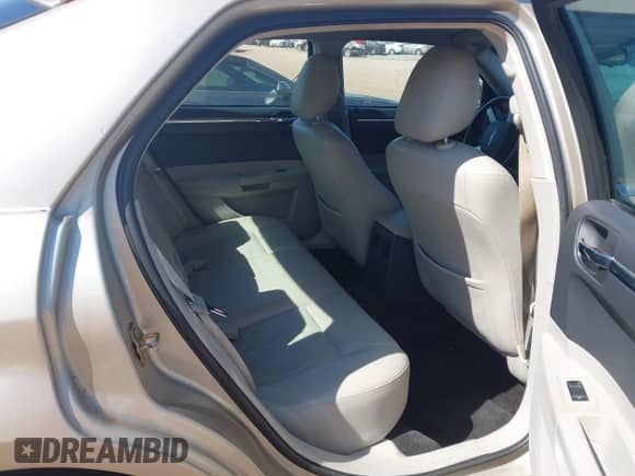 2007 Chrysler 300 Limited with VIN 2C3KA53G47H629900, listed as a IAAI auction lot 43433625 with 262,921 mi miles and . Bid and sale history available at DreamBid. Image 8.