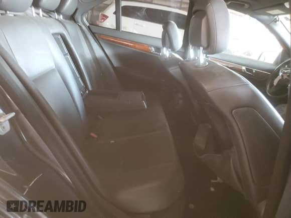 2011 Mercedes-Benz C 300 Sport z VIN WDDGF8BB9BR156620, wystawiony jako Copart lot #85913575 z przebiegiem Nie podano mil oraz Szkoda całkowita • Salvage title. Historia ofert i sprzedaży dostępna na DreamBid. Obrazek 10.