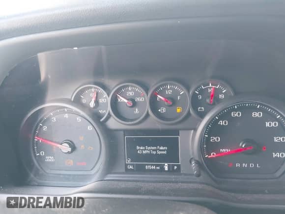 2020 Chevrolet Silverado 1500 Custom z VIN 1GCPWBEF9LZ262105, wystawiony jako IAAI lot #42916860 z przebiegiem 61 544 mil mil oraz . Historia ofert i sprzedaży dostępna na DreamBid. Obrazek 7.