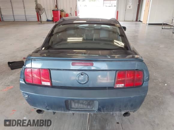 2007 Ford Mustang GT Deluxe z VIN 1ZVHT82H375269051, wystawiony jako IAAI lot #43065551 z przebiegiem 94 434 mil mil oraz . Historia ofert i sprzedaży dostępna na DreamBid. Obrazek 17.