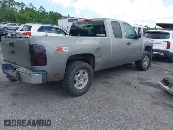 2007 Chevrolet Silverado 1500 1LT z VIN 1GCEK19J47Z577508, wystawiony jako IAAI lot #42514347 z przebiegiem 183 518 mil mil oraz . Historia ofert i sprzedaży dostępna na DreamBid. Obrazek 4.