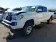 2021 Toyota Tacoma SR5 z VIN 3TMDZ5BN4MM111750, wystawiony jako IAAI lot #41981638 z przebiegiem 26 030 mil mil oraz . Historia ofert i sprzedaży dostępna na DreamBid. Obrazek 2.