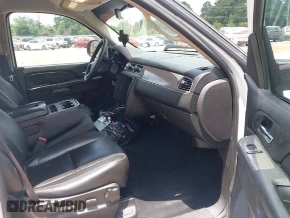 2010 Chevrolet Tahoe LS с VIN 1GNMCAE0XAR235601, выставлен на аукционе IAAI как лот 42482730 с пробегом 278 772 миль миль и . История ставок и продаж доступна на DreamBid. Изображение 5.