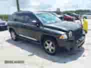2010 Jeep Compass Sport z VIN 1J4NT1FBXAD621214, wystawiony jako IAAI lot #42227325 z przebiegiem 68 910 mil mil oraz . Historia ofert i sprzedaży dostępna na DreamBid. Obrazek 1.