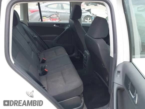 2017 Volkswagen Tiguan S с VIN WVGBV7AX4HK054301, выставлен на аукционе IAAI как лот 42492827 с пробегом 116 662 миль миль и . История ставок и продаж доступна на DreamBid. Изображение 8.