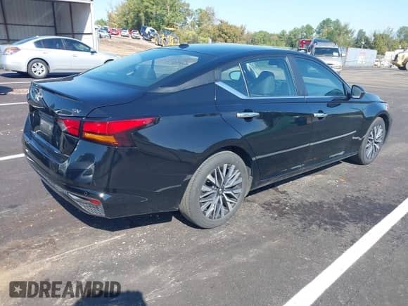 2024 Nissan Altima SV z VIN 1N4BL4DVXRN430640, wystawiony jako IAAI lot #43475733 z przebiegiem 41 825 mil mil oraz . Historia ofert i sprzedaży dostępna na DreamBid. Obrazek 4.