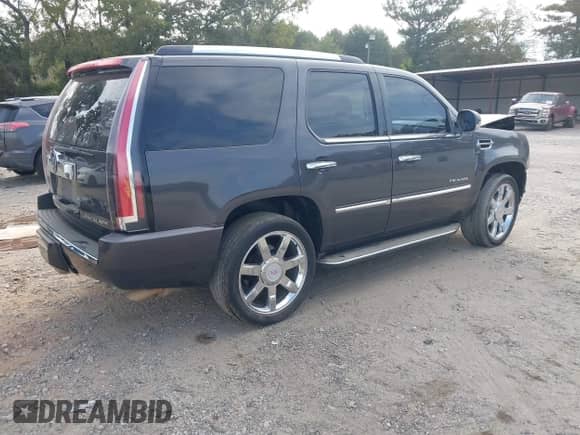 2010 Cadillac Escalade Luxury with VIN 1GYUKBEF4AR152794, listed as a IAAI auction lot 43278223 with 201,060 mi miles and . Bid and sale history available at DreamBid. Image 4.