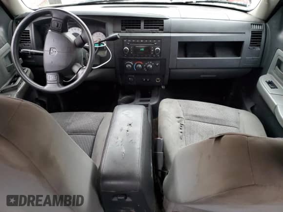 2008 Dodge Dakota SXT с VIN 1D7HW38K58S520452, выставлен на аукционе Copart как лот 84639784 с пробегом 167 348 миль миль и Списание • Salvage title. История ставок и продаж доступна на DreamBid. Изображение 8.