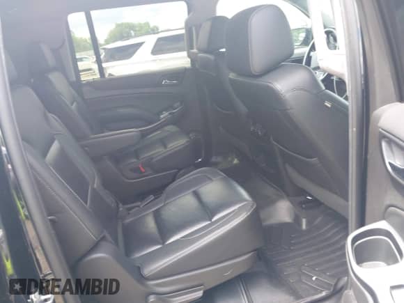 2019 Chevrolet Suburban LT z VIN 1GNSCHKC6KR271981, wystawiony jako IAAI lot #42480942 z przebiegiem 252 569 mil mil oraz . Historia ofert i sprzedaży dostępna na DreamBid. Obrazek 8.