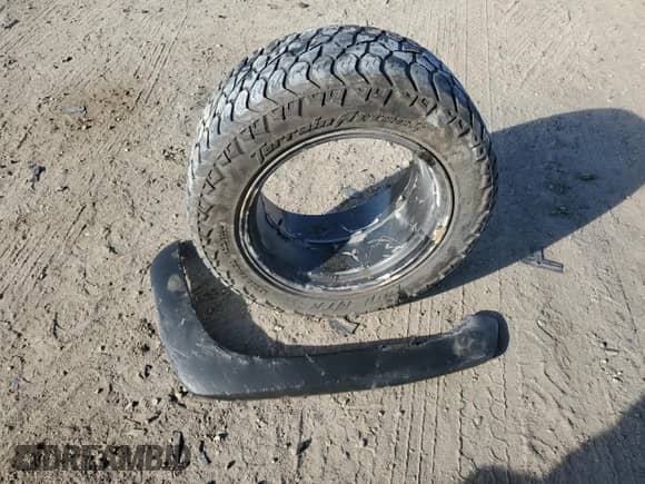 2003 Chevrolet Suburban LT с VIN 3GNGK26G73G225063, выставлен на аукционе Copart как лот 68870014 с пробегом 270 476 миль миль и Списание • Salvage title. История ставок и продаж доступна на DreamBid. Изображение 13.