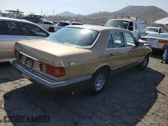 1983 Mercedes-Benz 300 SD с VIN WDBCB20A3DB041985, выставлен на аукционе Copart как лот 64518952 с пробегом 113 864 миль миль и Списание • Salvage title. История ставок и продаж доступна на DreamBid. Изображение 4.