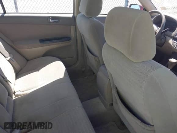 2005 Toyota Camry LE z VIN 4T1BE30K75U080616, wystawiony jako IAAI lot #43331339 z przebiegiem 184 968 mil mil oraz . Historia ofert i sprzedaży dostępna na DreamBid. Obrazek 8.