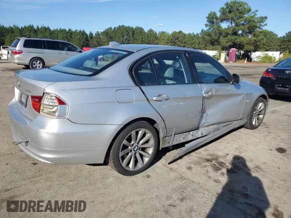 2011 BMW 3 Series 328i с VIN WBAPH7G54BNN06693, выставлен на аукционе Copart как лот 82255055 с пробегом 216 375 миль миль и Чистый • Clean title. История ставок и продаж доступна на DreamBid. Изображение 3.