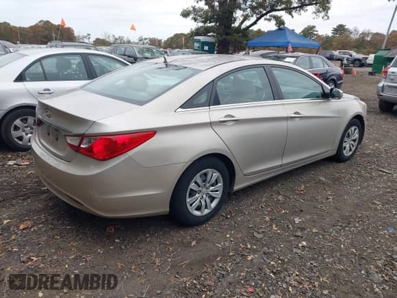 2011 Hyundai Sonata GLS z VIN 5NPEB4AC1BH089051, wystawiony jako IAAI lot #43579468 z przebiegiem 108 530 mil mil oraz . Historia ofert i sprzedaży dostępna na DreamBid. Obrazek 4.