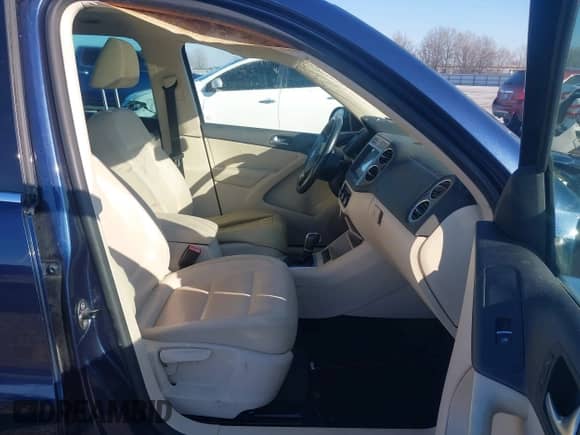 2011 Volkswagen Tiguan SE with VIN WVGAV7AX6BW526154, listed as a IAAI auction lot 41278373 with 162,851 mi miles and . Bid and sale history available at DreamBid. Image 5.