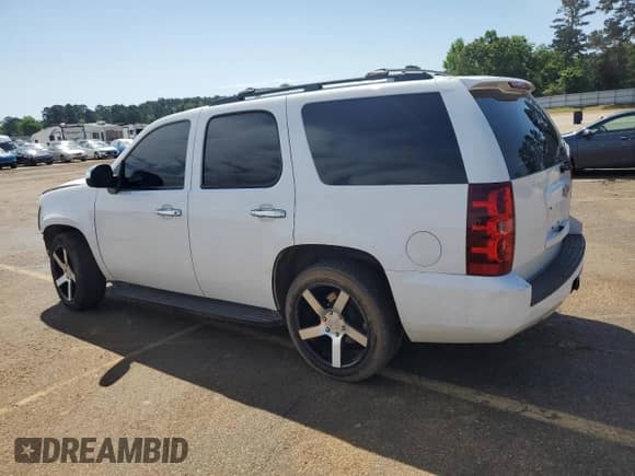 2011 Chevrolet Tahoe LS z VIN 1GNSCAE05BR388010, wystawiony jako Copart lot #52524445 z przebiegiem 178 874 mil mil oraz Szkoda całkowita • Salvage title. Historia ofert i sprzedaży dostępna na DreamBid. Obrazek 2.