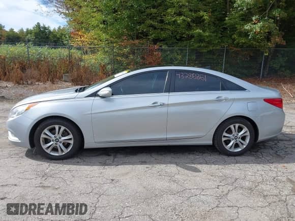 2012 Hyundai Sonata SE с VIN 5NPEC4AC0CH377724, выставлен на аукционе IAAI как лот 43286861 с пробегом 162 419 миль миль и . История ставок и продаж доступна на DreamBid. Изображение 12.