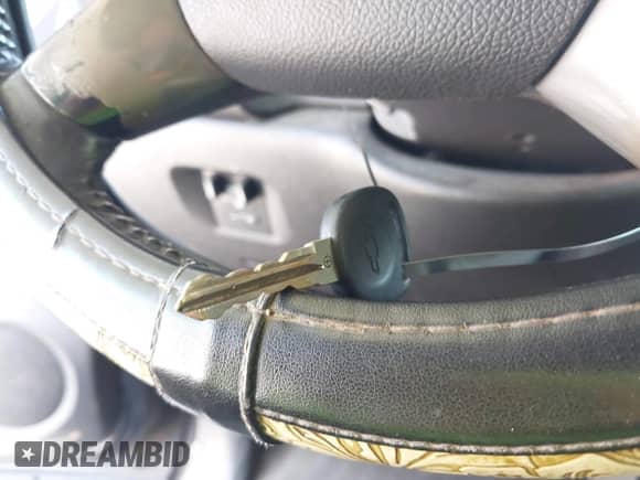 2009 Chevrolet Suburban LTZ z VIN 1GNFK36329R145158, wystawiony jako IAAI lot #43141956 z przebiegiem 336 452 mil mil oraz . Historia ofert i sprzedaży dostępna na DreamBid. Obrazek 11.