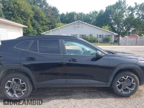 2025 Chevrolet Trax LT с VIN KL77LHEP2SC187721, выставлен на аукционе IAAI как лот 42898610 с пробегом 11 025 миль миль и . История ставок и продаж доступна на DreamBid. Изображение 13.