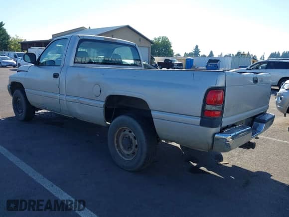 2001 Dodge 2500 z VIN 3B7KC26Z21M558979, wystawiony jako IAAI lot #43294936 z przebiegiem 191 626 mil mil oraz . Historia ofert i sprzedaży dostępna na DreamBid. Obrazek 3.