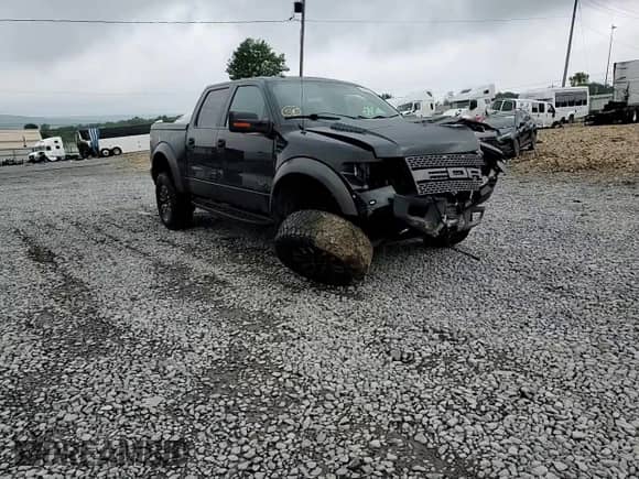 2013 Ford F-150 SVT Raptor z VIN 1FTFW1R68DFC91565, wystawiony jako Copart lot #63976585 z przebiegiem 58 871 mil mil oraz Szkoda całkowita • Salvage title. Historia ofert i sprzedaży dostępna na DreamBid. Obrazek 14.