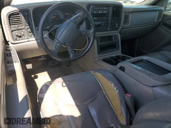 2004 GMC Sierra 1500 SLE with VIN 2GTEK19T841175934, listed as a Copart auction lot 81086155 with 144,128 mi miles and Clean title. Bid and sale history available at DreamBid. Image 8.