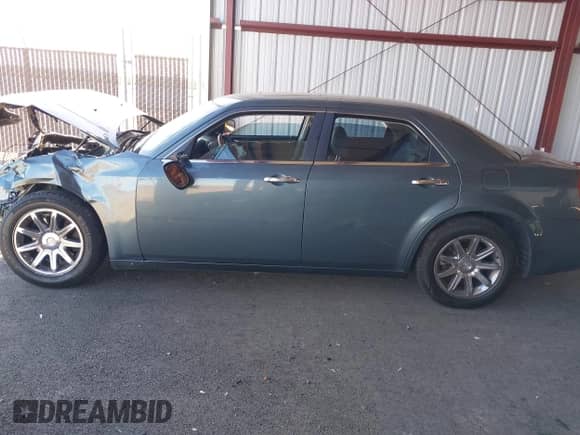 2006 Chrysler 300 C с VIN 2C3LA63H06H104852, выставлен на аукционе IAAI как лот 43110305 с пробегом 156 408 миль миль и . История ставок и продаж доступна на DreamBid. Изображение 14.