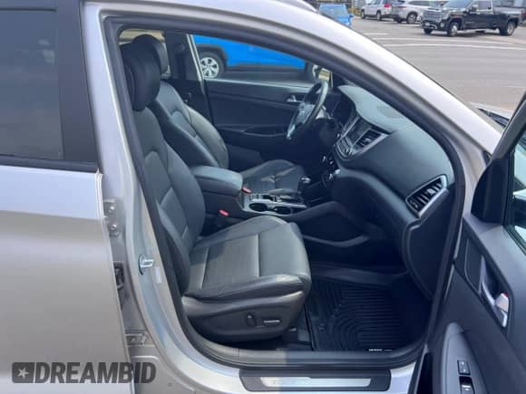 2016 Hyundai Tucson Limited z VIN KM8J3CA29GU181126, wystawiony jako Copart lot #86972065 z przebiegiem 125 817 mil mil oraz Czysty tytuł • Clean title. Historia ofert i sprzedaży dostępna na DreamBid. Obrazek 5.