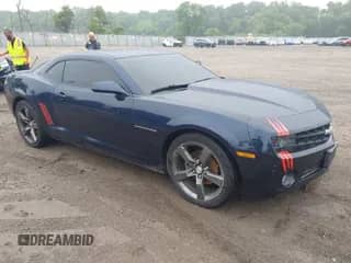 2012 Chevrolet Camaro 2LT z VIN 2G1FC1E39C9138018, wystawiony jako IAAI lot #42468827 z przebiegiem 104 090 mil mil oraz . Historia ofert i sprzedaży dostępna na DreamBid. Obrazek 1.