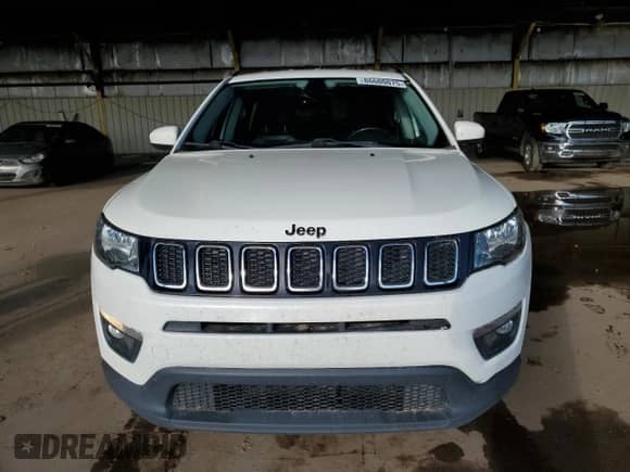 2018 Jeep Compass Latitude z VIN 3C4NJCBB2JT265560, wystawiony jako Copart lot #86600075 z przebiegiem 135 347 mil mil oraz Czysty tytuł • Clean title. Historia ofert i sprzedaży dostępna na DreamBid. Obrazek 5.