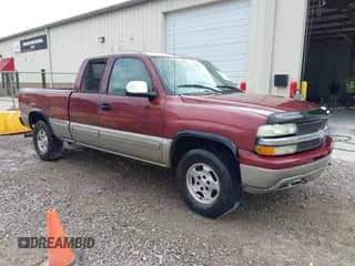 2000 Chevrolet Silverado 1500 LT z VIN 2GCEK19T8Y1118610, wystawiony jako IAAI lot #42771328 z przebiegiem 260 463 mil mil oraz . Historia ofert i sprzedaży dostępna na DreamBid. Obrazek 1.