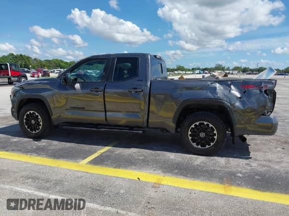 2024 Toyota Tundra SR5 с VIN 5TFLA5DA3RX134435, выставлен на аукционе IAAI как лот 42799873 с пробегом 40 529 миль миль и . История ставок и продаж доступна на DreamBid. Изображение 14.