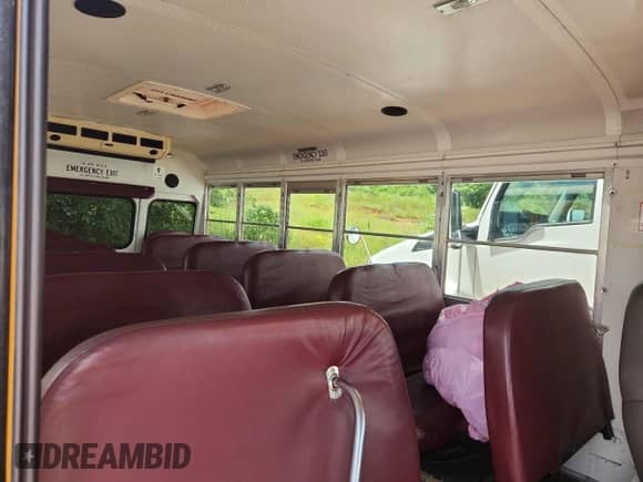2004 Chevrolet Express Commercial DRW C7L с VIN 1GBJG31U441124800, выставлен на аукционе Copart как лот 62553055 с пробегом 76 899 миль миль и Списание • Salvage title. История ставок и продаж доступна на DreamBid. Изображение 11.