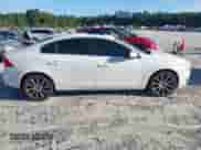 2017 Volvo S60 Inscription с VIN LYV402HK8HB195279, выставлен на аукционе IAAI как лот 43226188 с пробегом 145 213 миль миль и . История ставок и продаж доступна на DreamBid. Изображение 13.
