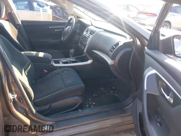 2015 Nissan Altima S z VIN 1N4AL3AP4FC182341, wystawiony jako IAAI lot #43305481 z przebiegiem 204 827 mil mil oraz . Historia ofert i sprzedaży dostępna na DreamBid. Obrazek 5.