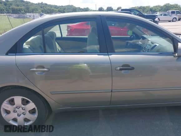 2009 Hyundai Sonata GLS z VIN 5NPET46F49H407514, wystawiony jako IAAI lot #42972653 z przebiegiem 230 843 mil mil oraz . Historia ofert i sprzedaży dostępna na DreamBid. Obrazek 13.