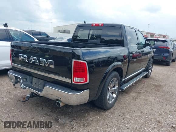 2018 Ram 1500 Longhorn z VIN 1C6RR7PT6JS140380, wystawiony jako IAAI lot #42729607 z przebiegiem 121 481 mil mil oraz . Historia ofert i sprzedaży dostępna na DreamBid. Obrazek 4.