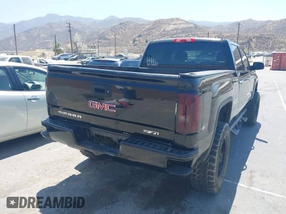 2014 GMC Sierra 1500 SLT z VIN 3GTU2VEC5EG195091, wystawiony jako IAAI lot #43008934 z przebiegiem 104 939 mil mil oraz . Historia ofert i sprzedaży dostępna na DreamBid. Obrazek 4.