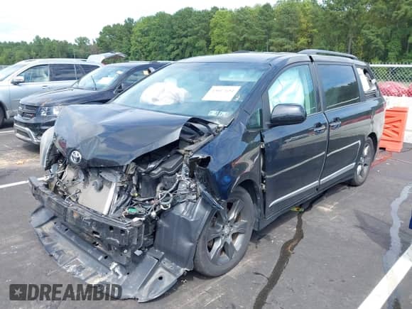 2016 Toyota Sienna SE with VIN 5TDXK3DC6GS757118, listed as a IAAI auction lot 43017654 with 116,578 mi miles and . Bid and sale history available at DreamBid. Image 17.