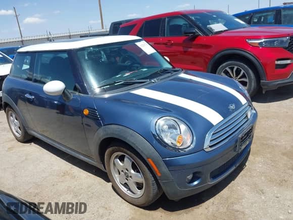 2009 MINI Hardtop with VIN WMWMF33509TW78295, listed as a IAAI auction lot 42293731 with 105,109 mi miles and . Bid and sale history available at DreamBid. Image 1.