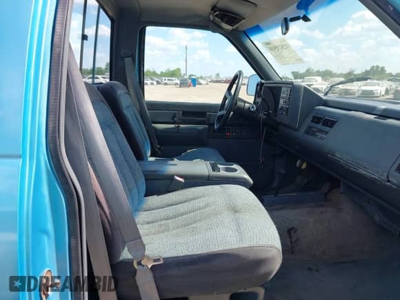 1989 GMC Sierra 1500 z VIN 1GTDK14K7KZ540666, wystawiony jako IAAI lot #42829910 z przebiegiem 180 287 mil mil oraz . Historia ofert i sprzedaży dostępna na DreamBid. Obrazek 8.