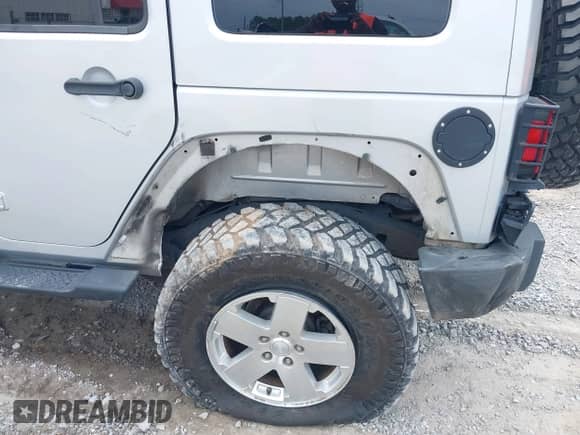 2008 Jeep Wrangler Unlimited Sahara с VIN 1J8GA59138L610451, выставлен на аукционе IAAI как лот 42297978 с пробегом 110 339 миль миль и . История ставок и продаж доступна на DreamBid. Изображение 17.